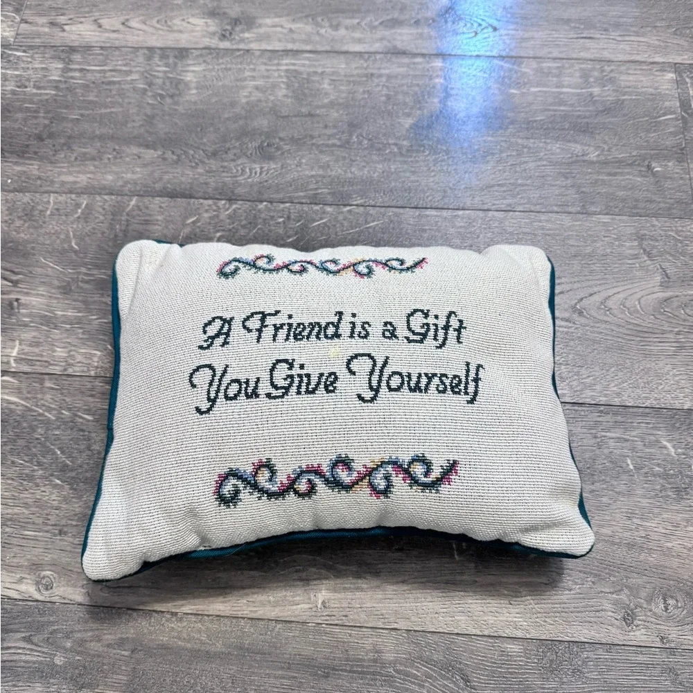 Small Decorative Throw‎ Pillow